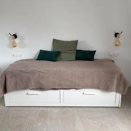 4 Personnes * ألو